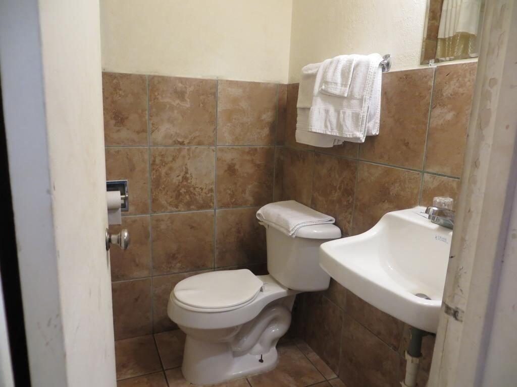 Travel Inn & Suites 23/23