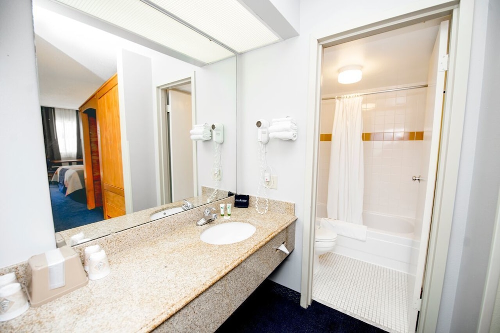 Grand Country Inn 30/32
