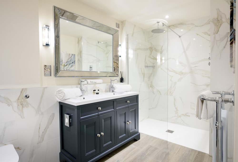 The Manor House Hotel & Spa 55/57