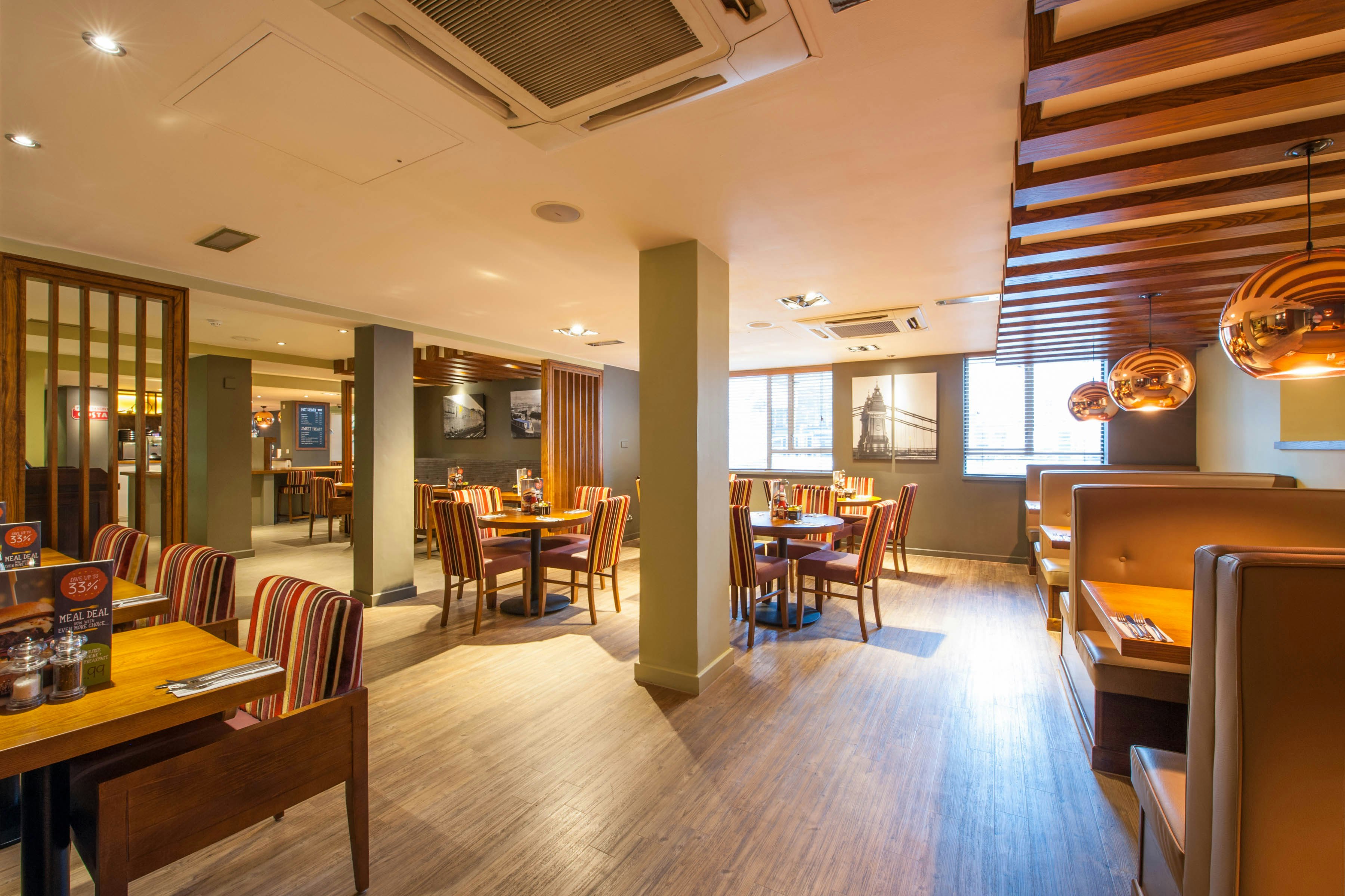 Premier Inn London Hammersmith (Ravenscourt Park) 30/32