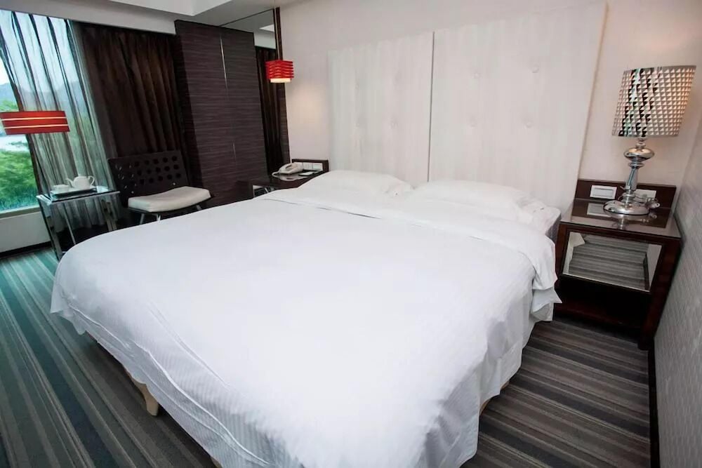 See S Revert Hotel 12/53