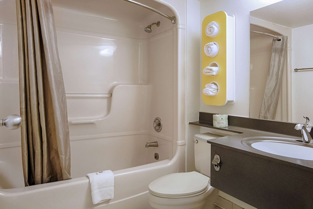 Motel6 East Syracuse, NY - Airport 20/59