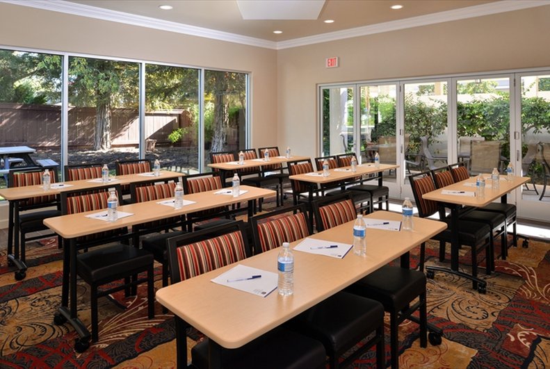 Best Western Plus Black Oak 53/76