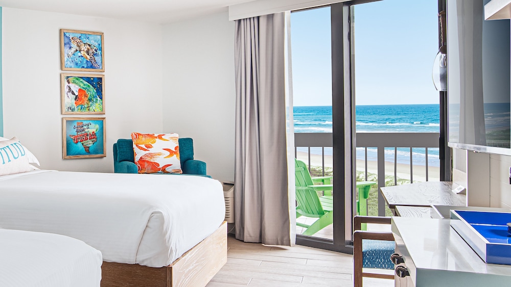 SAND, PREMIUM, 2 QUEEN BEDS, PARTIAL OCEAN VIEW