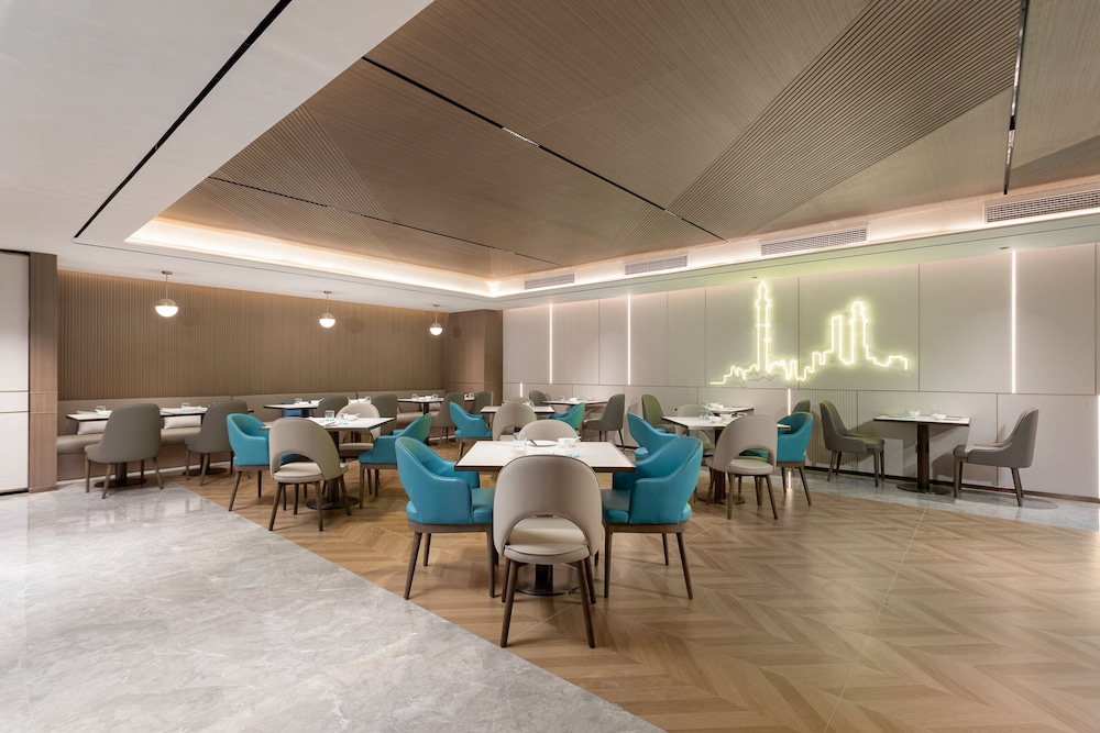 Holiday Inn Express Shanghai Gumei 51/56