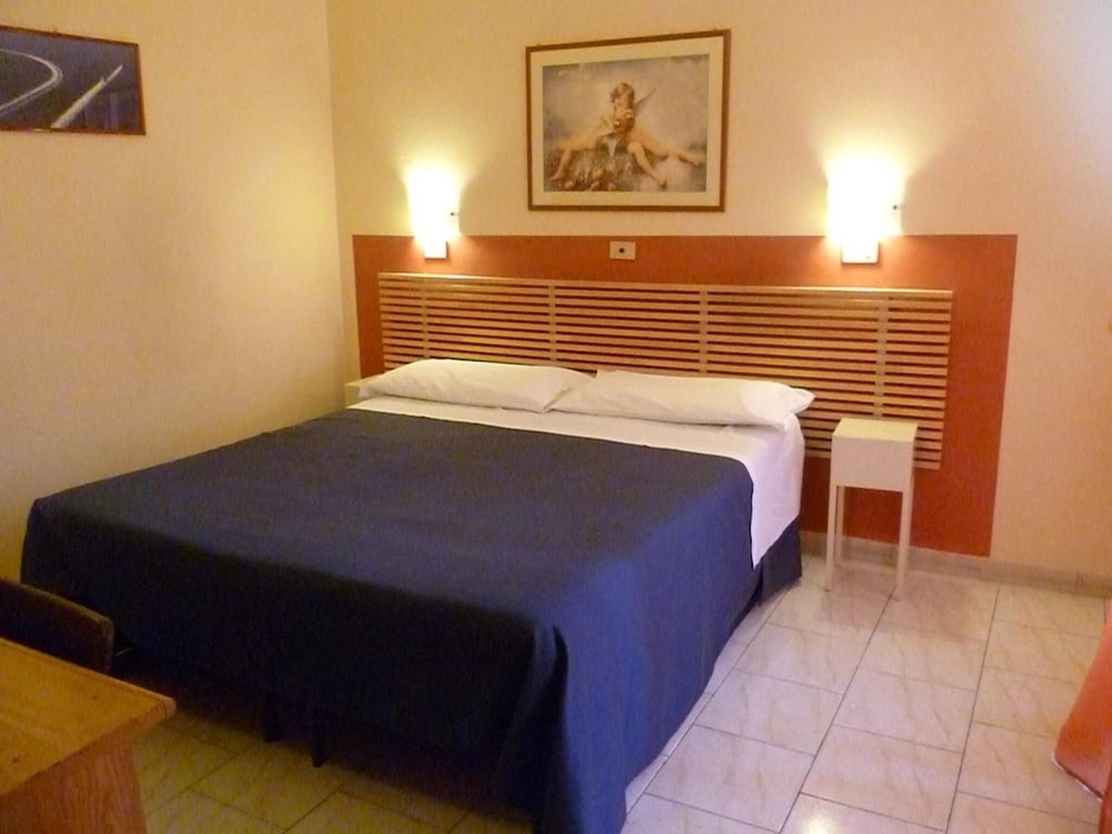 Hotel Pensione Romeo 6/19