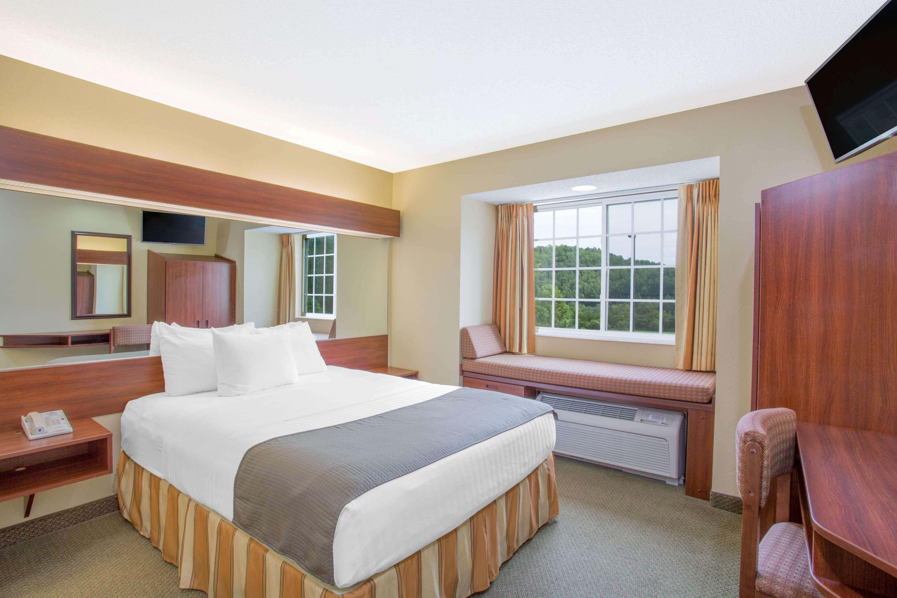 Microtel Inn & Suites By Wyndham Gassaway/Sutton 9/16