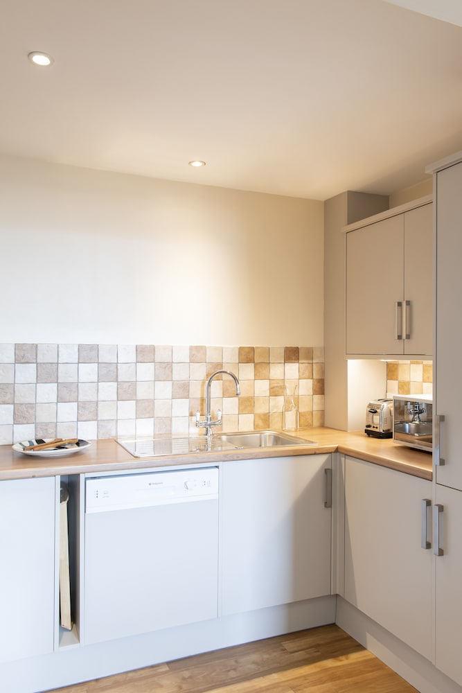 SACO Reading - Castle Crescent 27/64