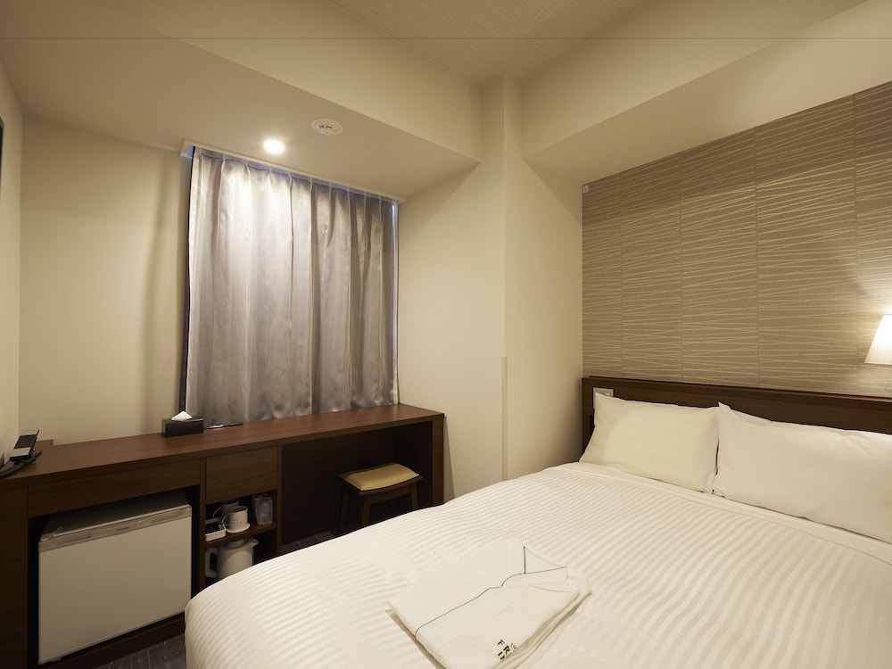 SEMI ROOM, SEMI DOUBLE BED