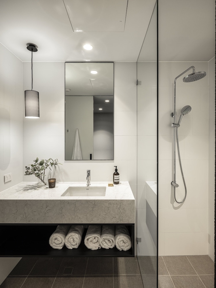 Mercure Sydney Rouse Hill 66/67