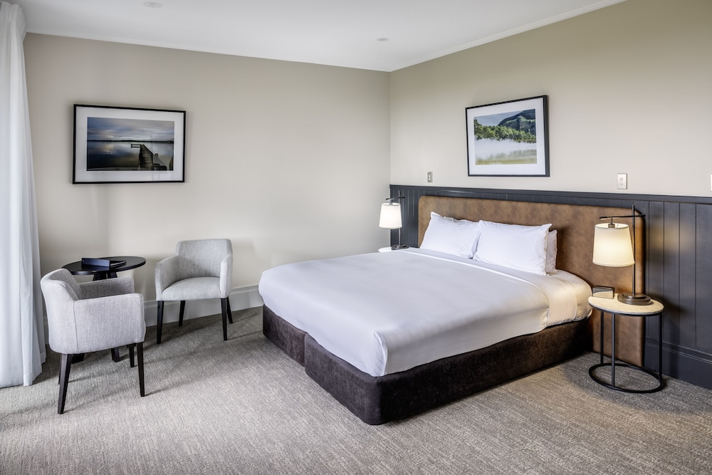 PLUS, KING BED, LAKE VIEW