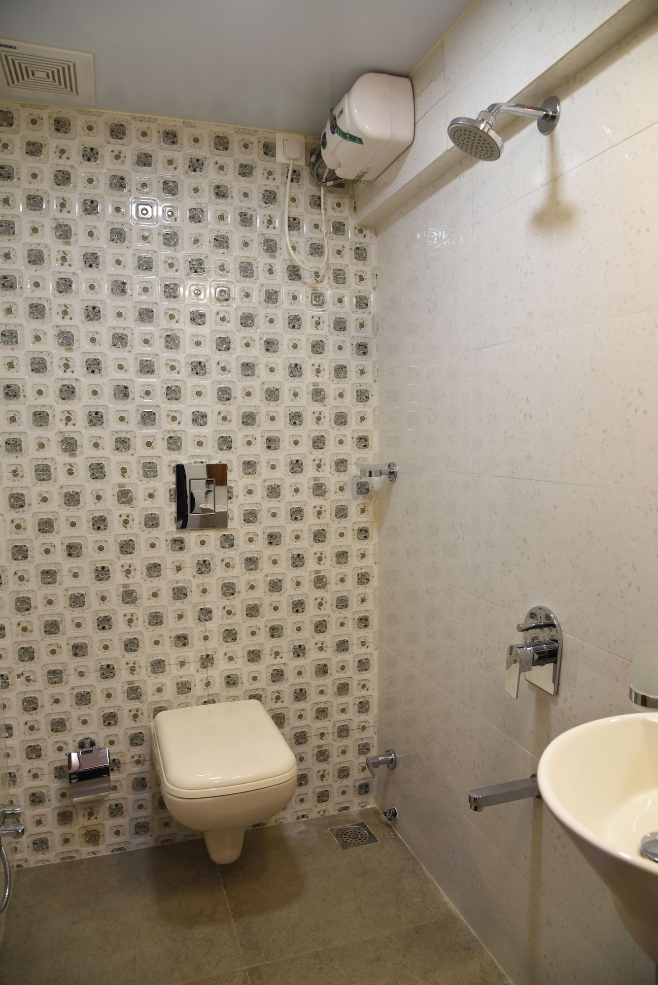 SUPERIOR, SUITE, KING BED, CITY VIEW