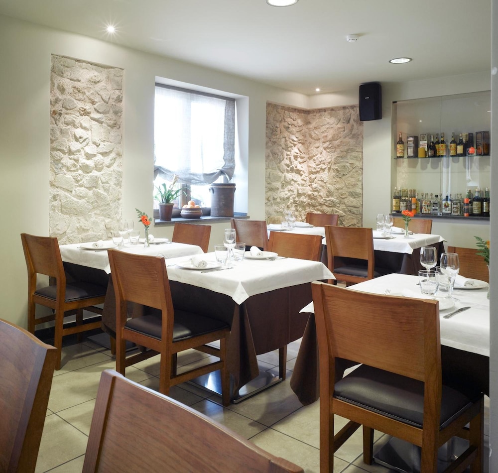 Hotel Venta Baños 34/50