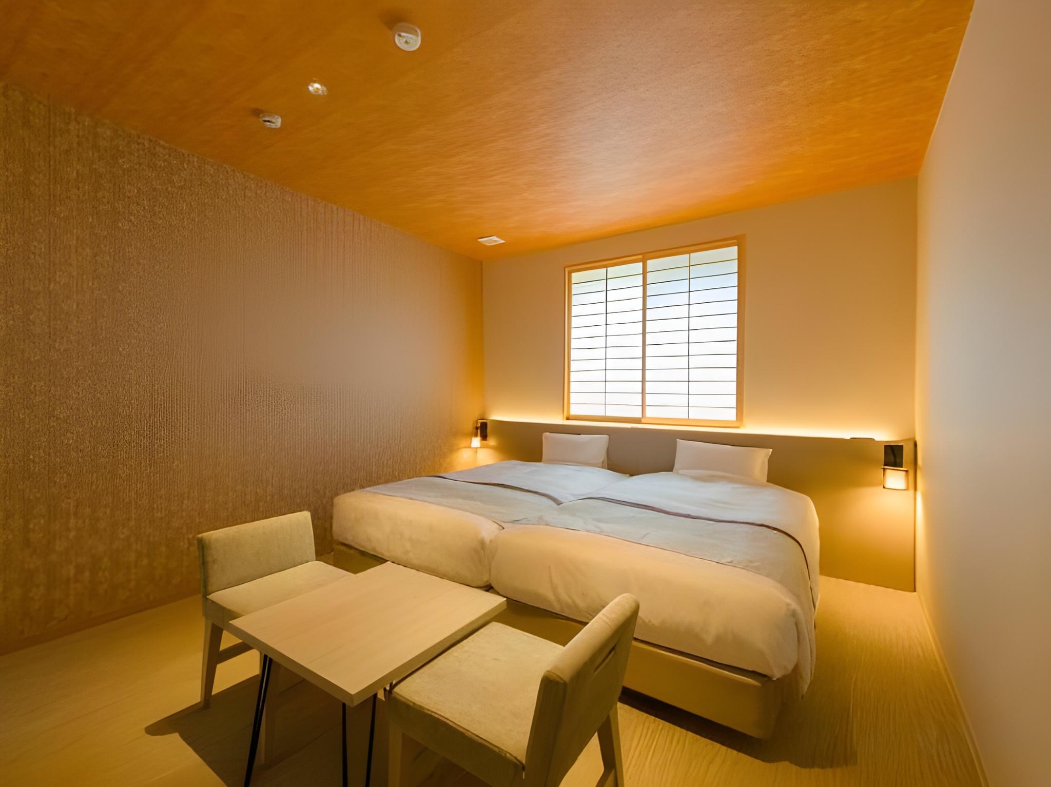Universal, Deluxe, Twin Beds