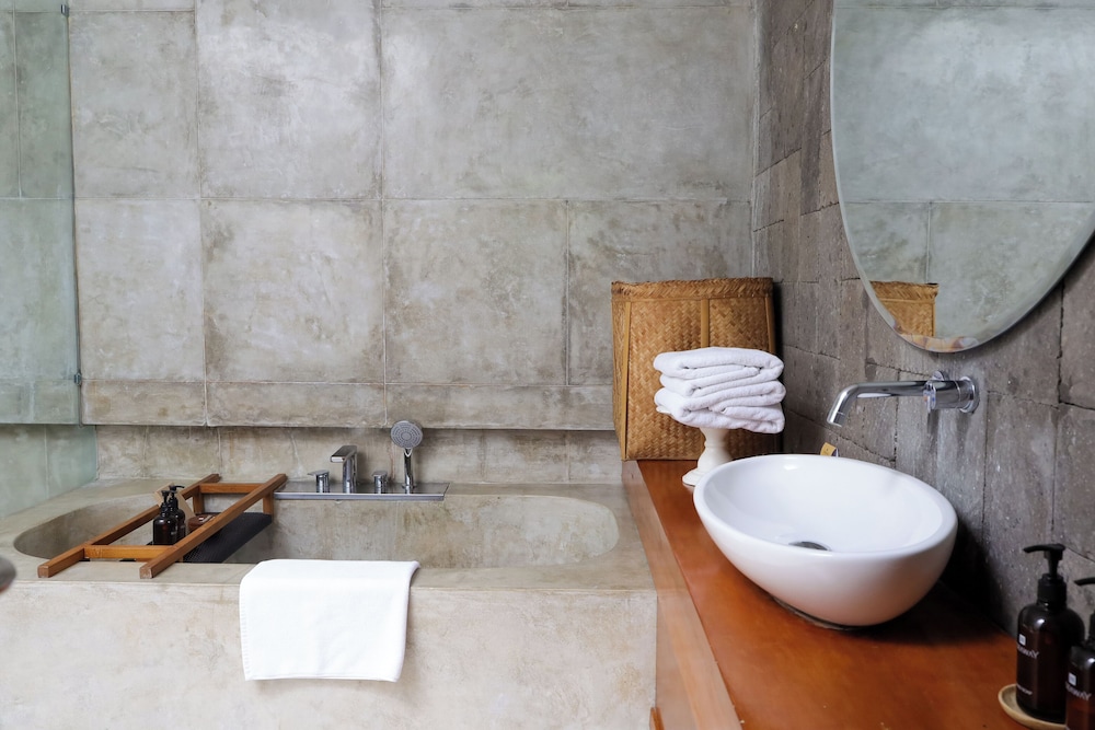 Hideaway Villas Bali – Uluwatu by Kanaan Hospitality 50/50