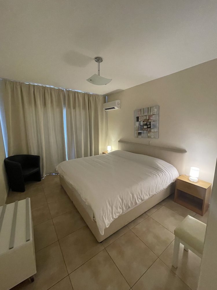 1 BEDROOM, APARTMENT, GARDEN VIEW