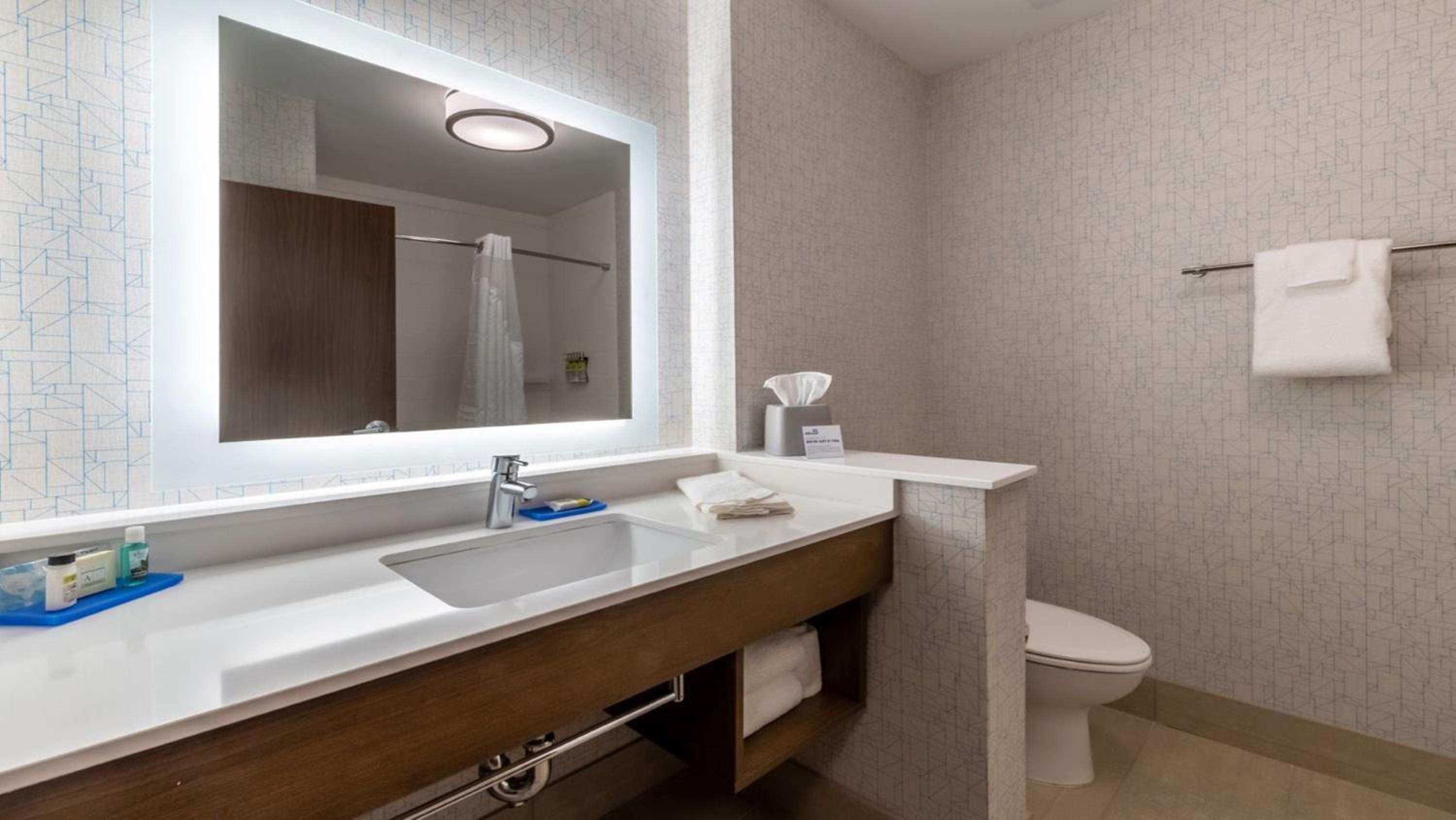 غرفة بسريرين منفصلين، Holiday Inn Express Suites Marion 4/5