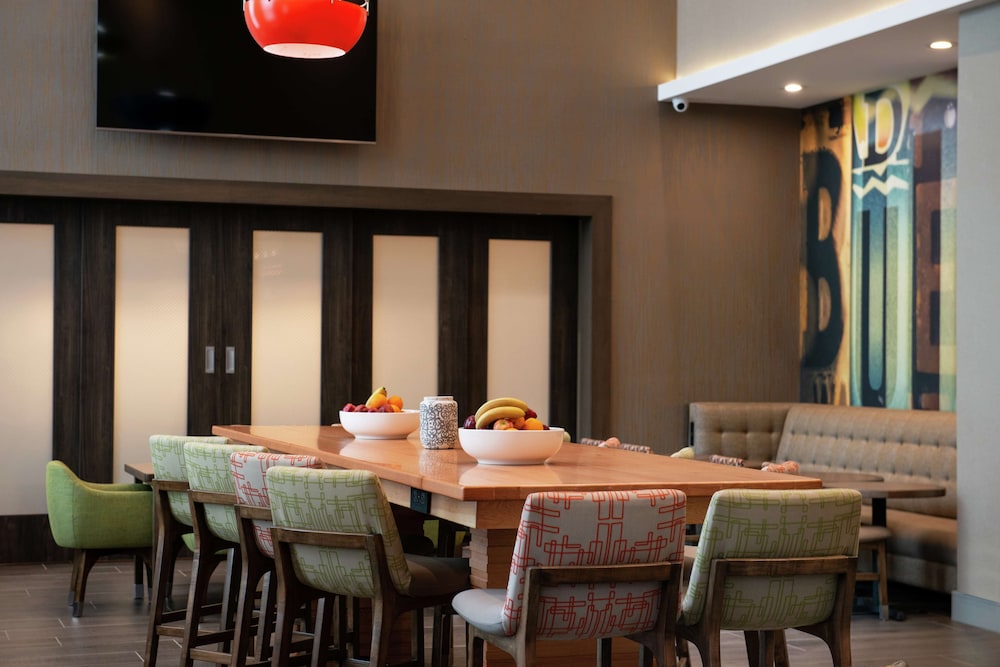 Hampton Inn & Suites Buena Park 29/55