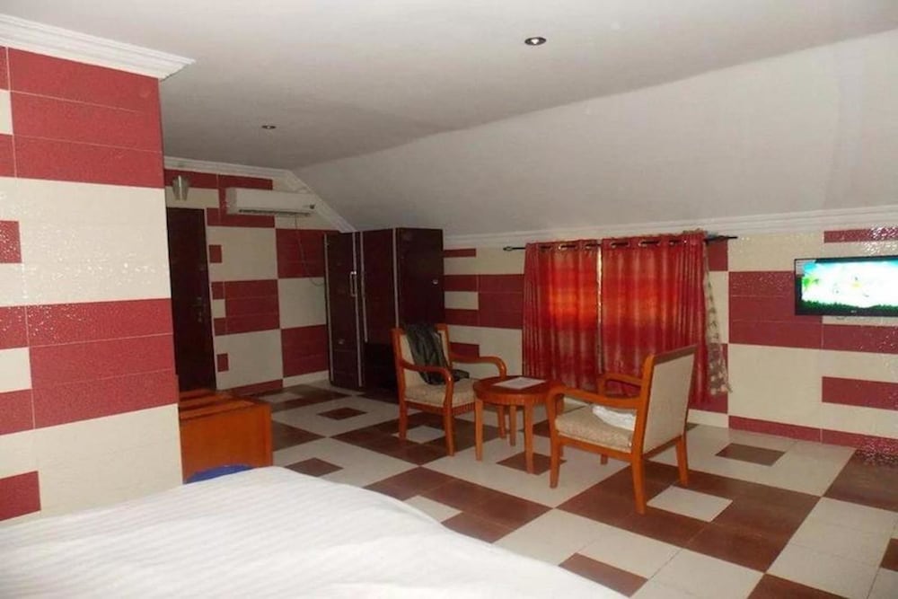 Vic James Apartments 11/15