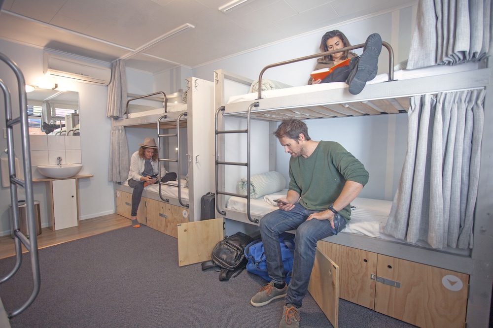 Absoloot Queenstown Backpackers 36/50