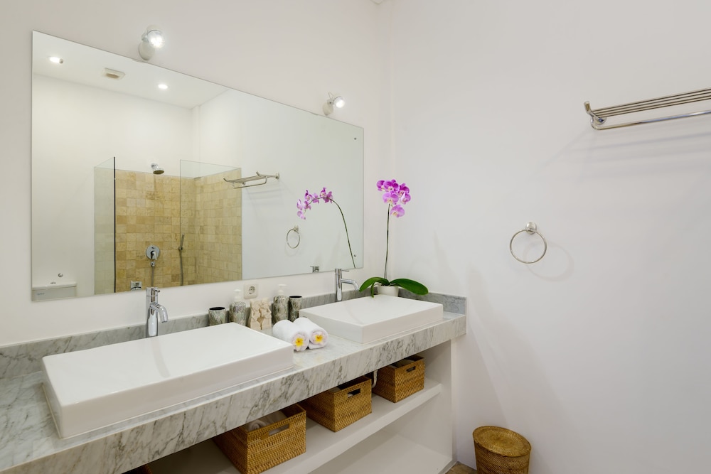 Echo Beach Villa and Apartment 64/65