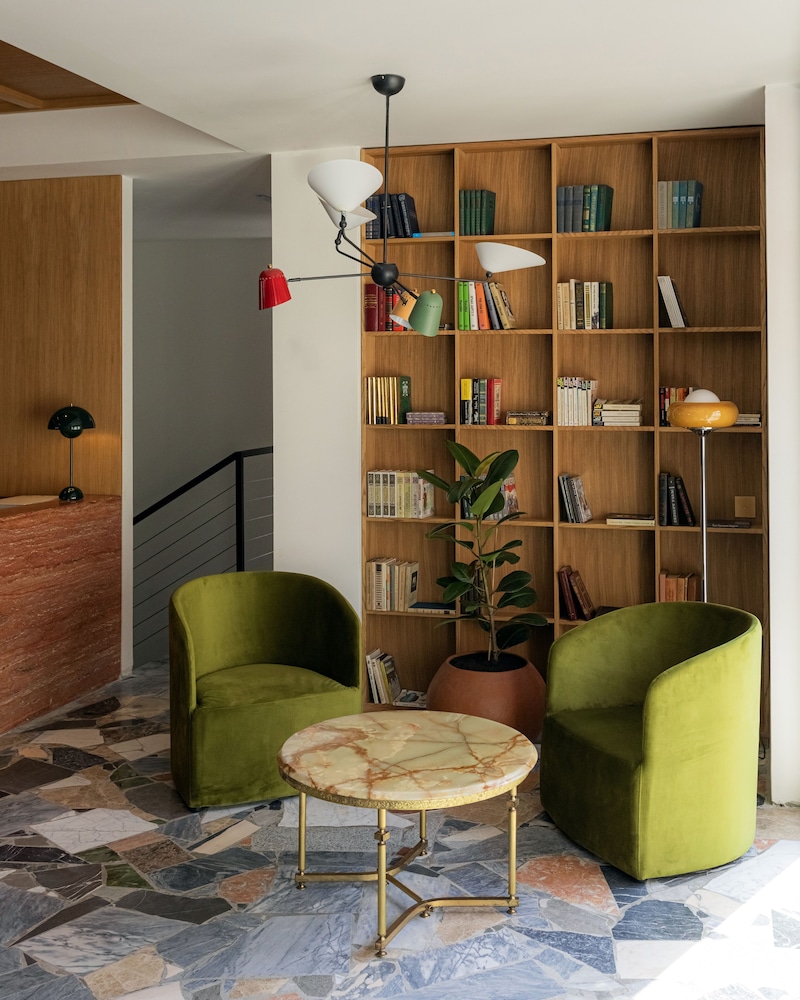 Castor and Pollux Hotel 38/69