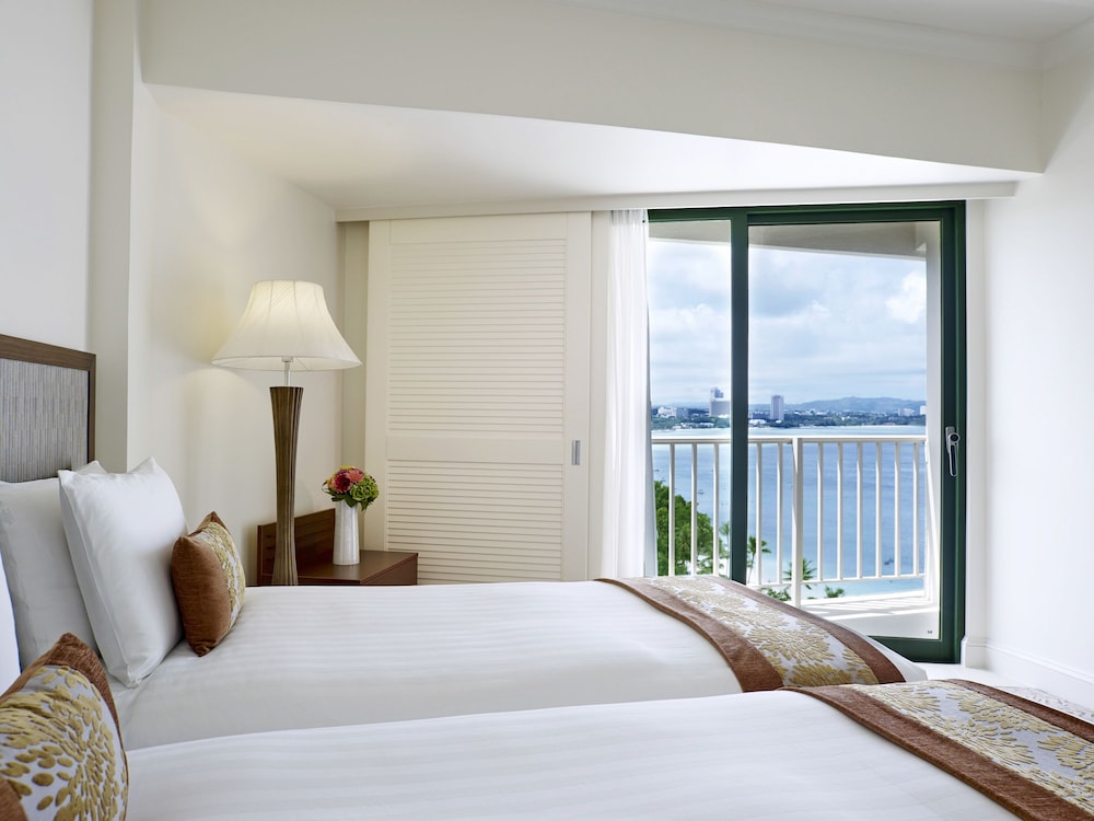 Deluxe, Partial Ocean View
