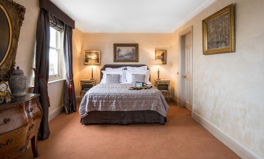 DELUXE, DOUBLE BED, CITY VIEW, BALCONY