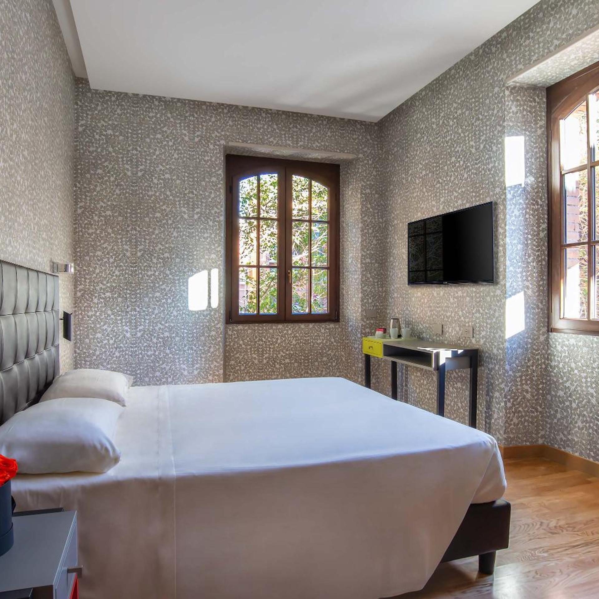 Room, Double Bed, Albergo Etico Roma 2/4