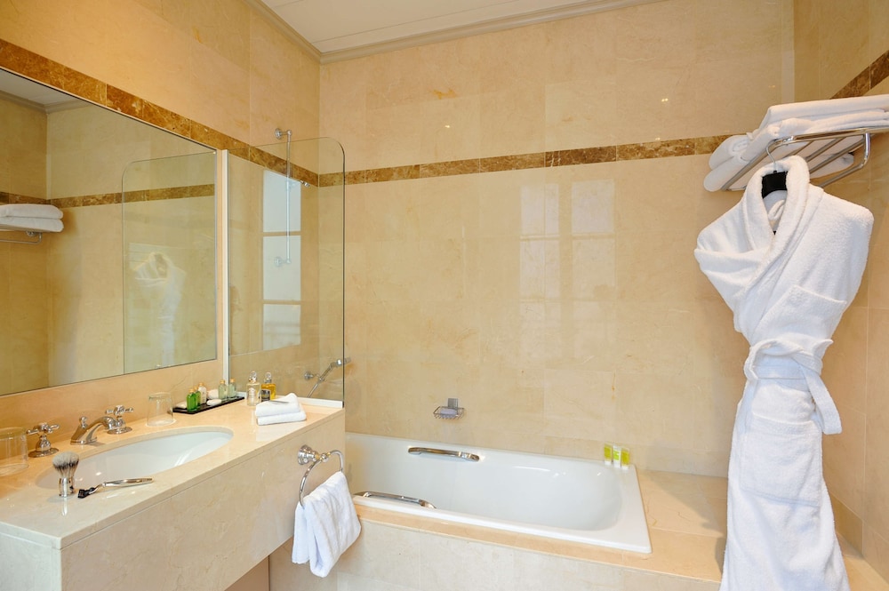 Hotel Royal Saint Honore 14/60