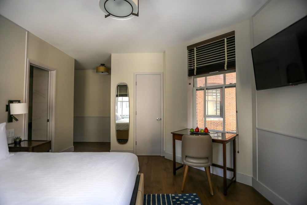 Belleclaire Hotel 23/75