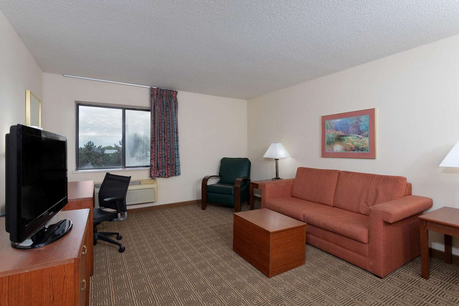 Norwood Inn & Suites by BlissPoint 17/38
