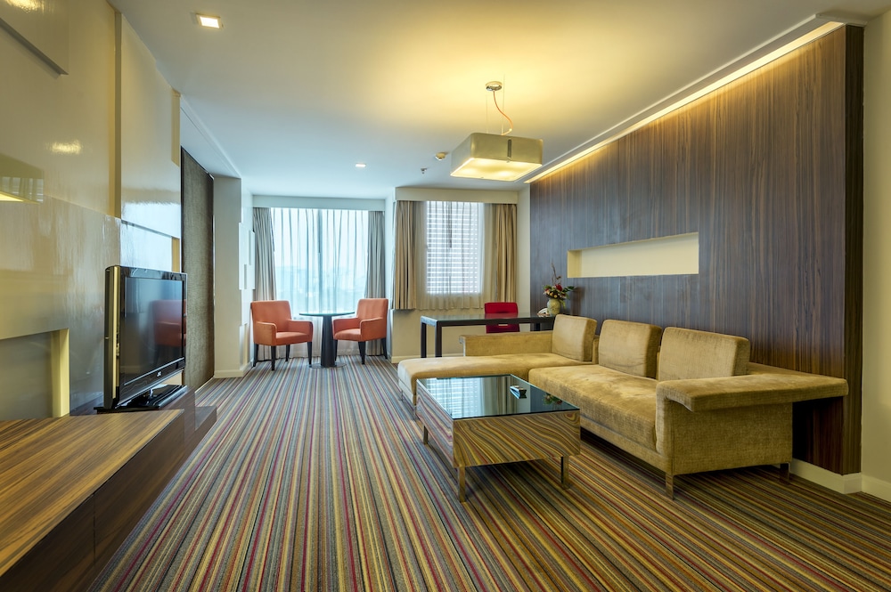 Thamrongin Hotel 18/28