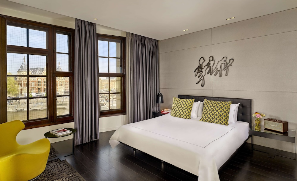 Room, King Bed, Art Canal View