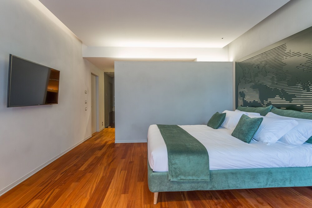 suite, garden view
