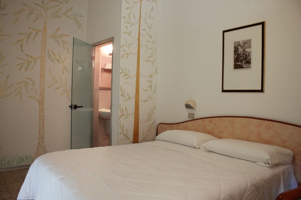 ROOM, TRIPLE