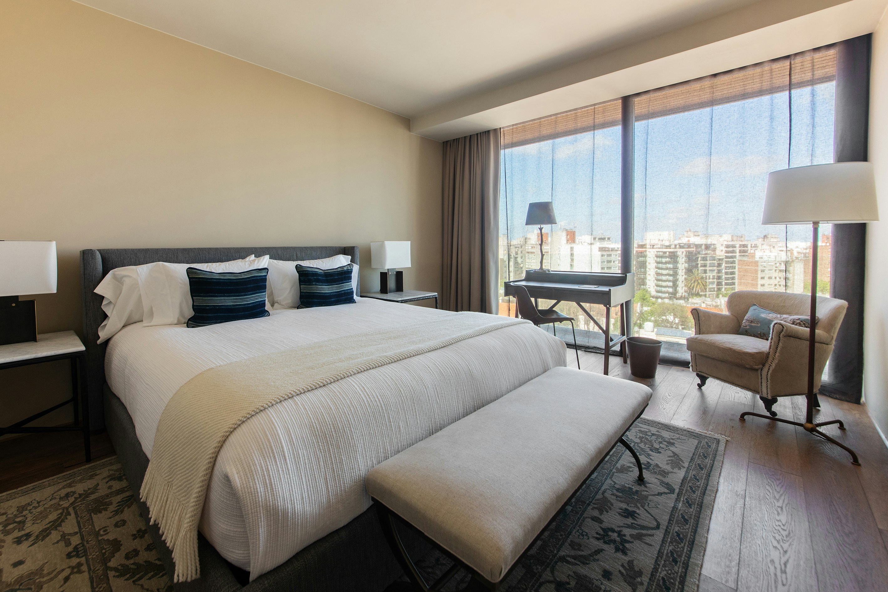 SUPERIOR, KING BED