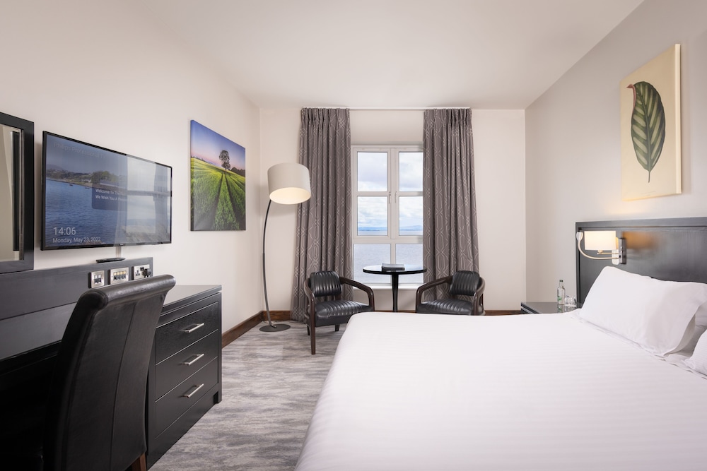 Redcastle Hotel 8/50