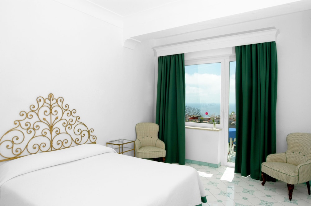 Pazziella Garden & Suites 12/66
