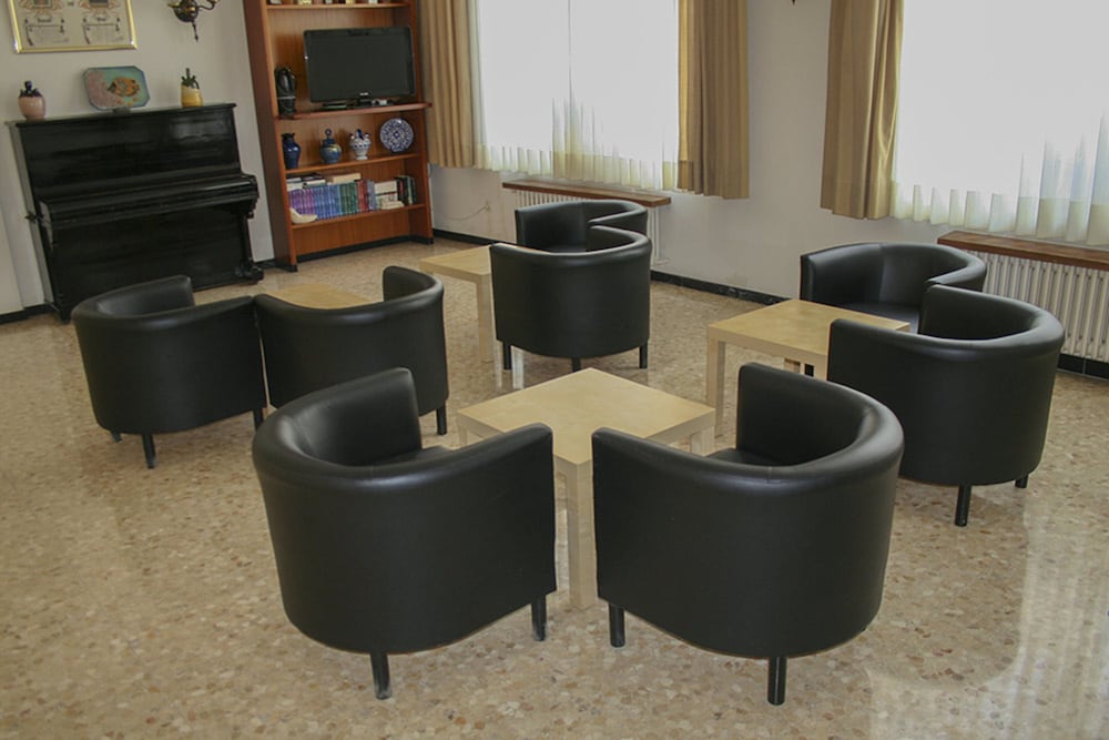 Bell Aire Hotel 32/33