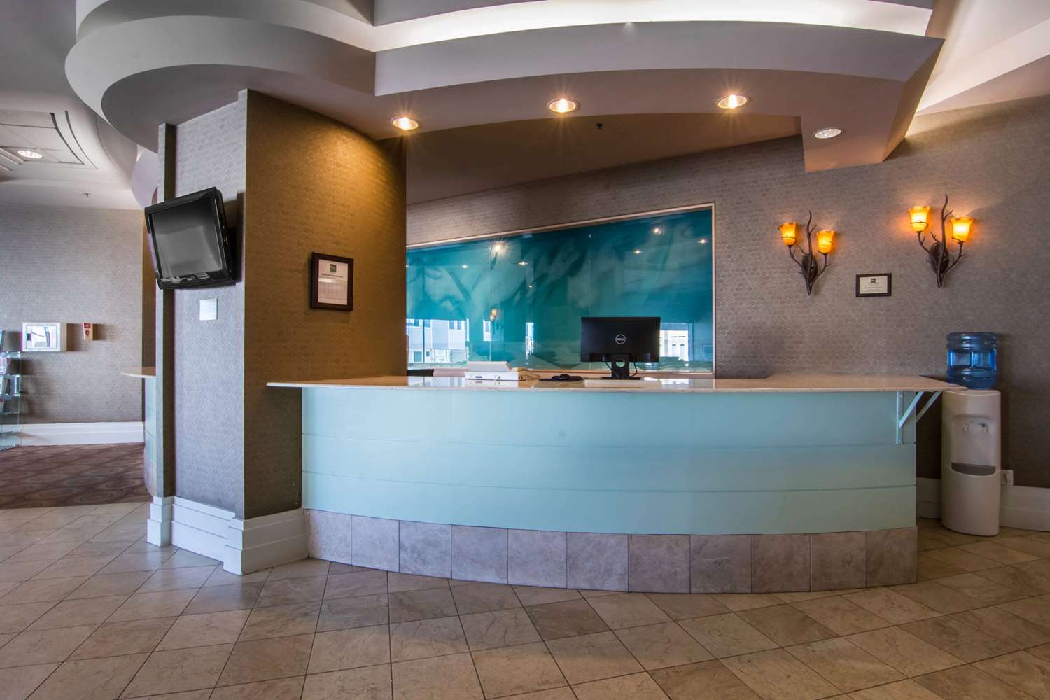 Quality Inn Suites Yellowknife 3/37