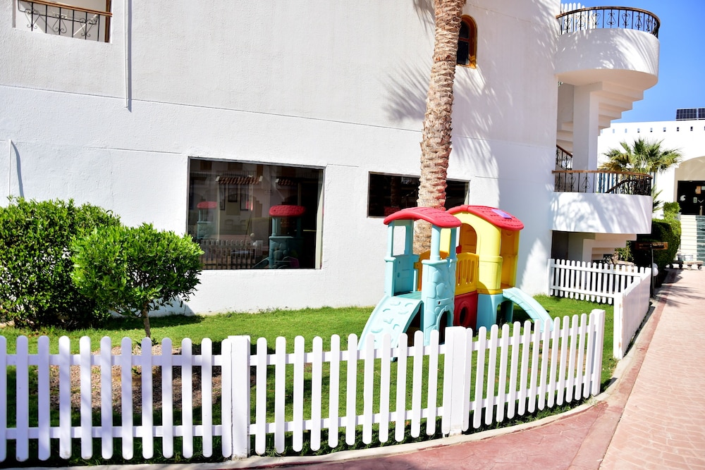 Dive Inn Resort 96/107