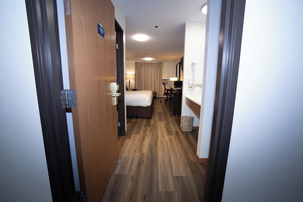 Alliance Hotel & Suites, a Howard Johnson by Wyndham 49/58