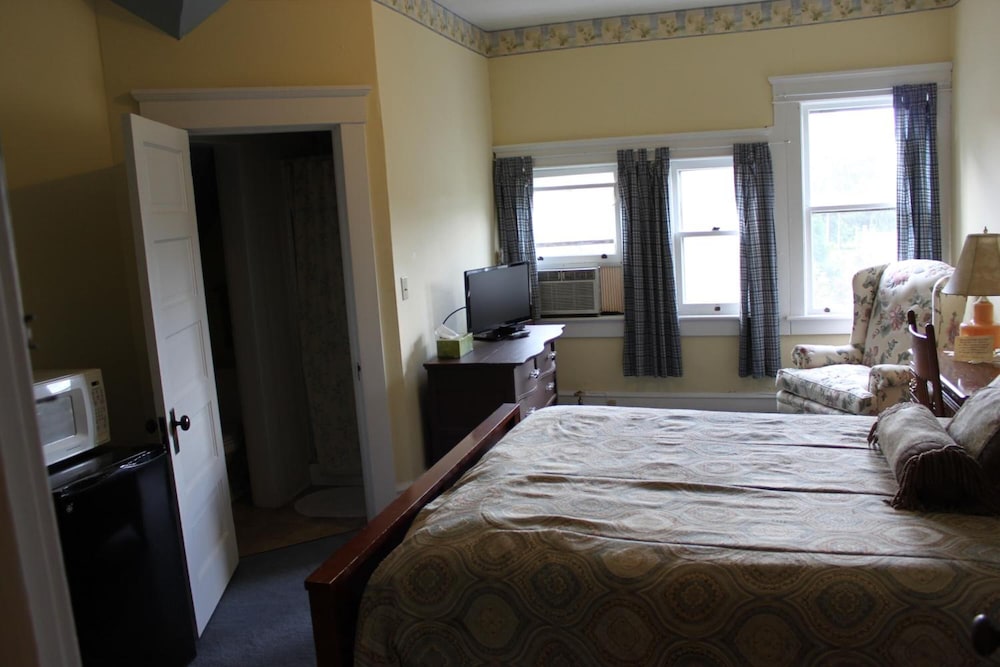Victorian Charm Inn 10/47