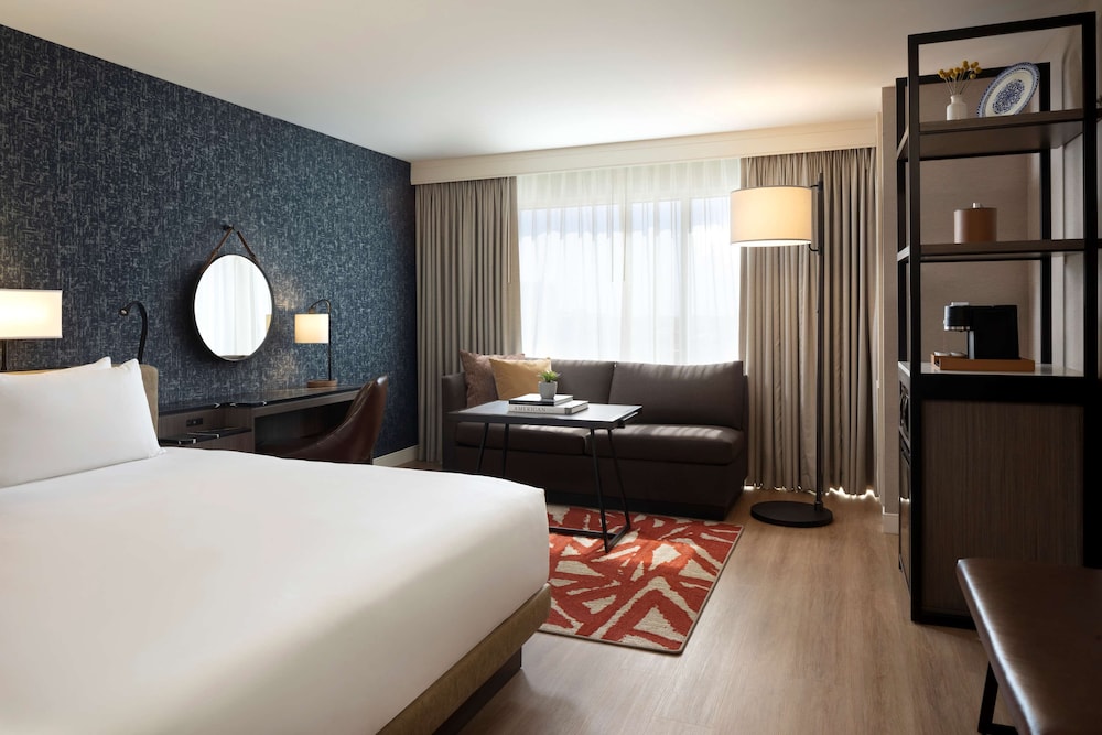 ROOM, KING BED, ACCESSIBLE