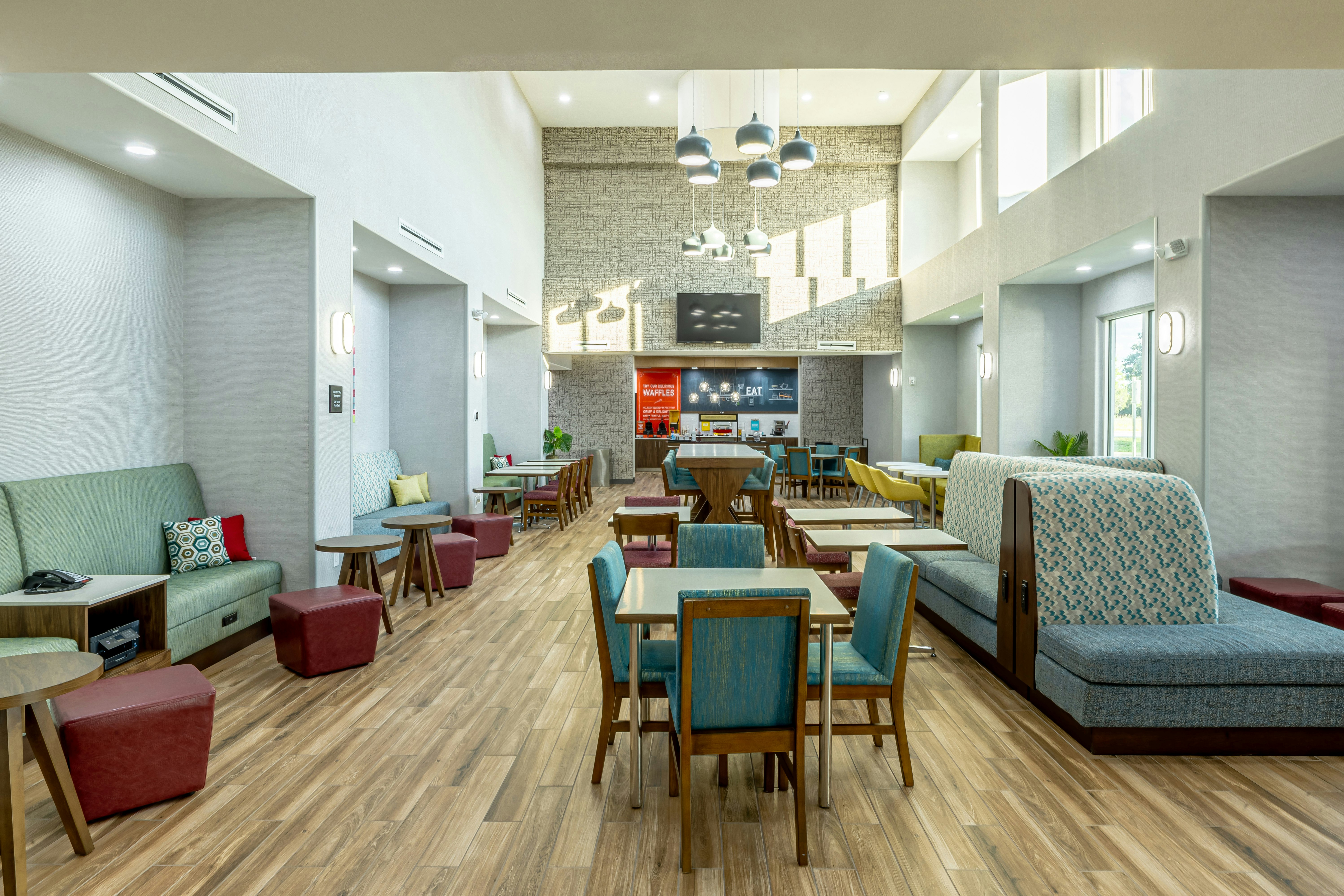 Hampton Inn and Suites Cleburne 42/78