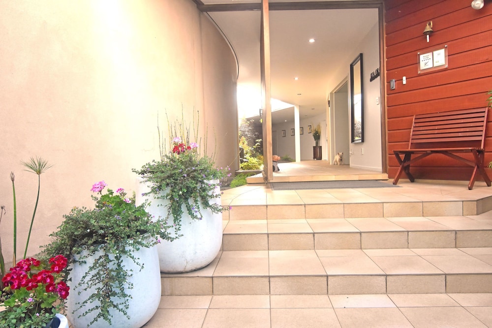 Moon Gate Villa 5/50