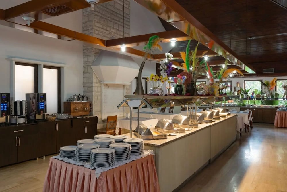 Club Akman Beach Hotel 32/50