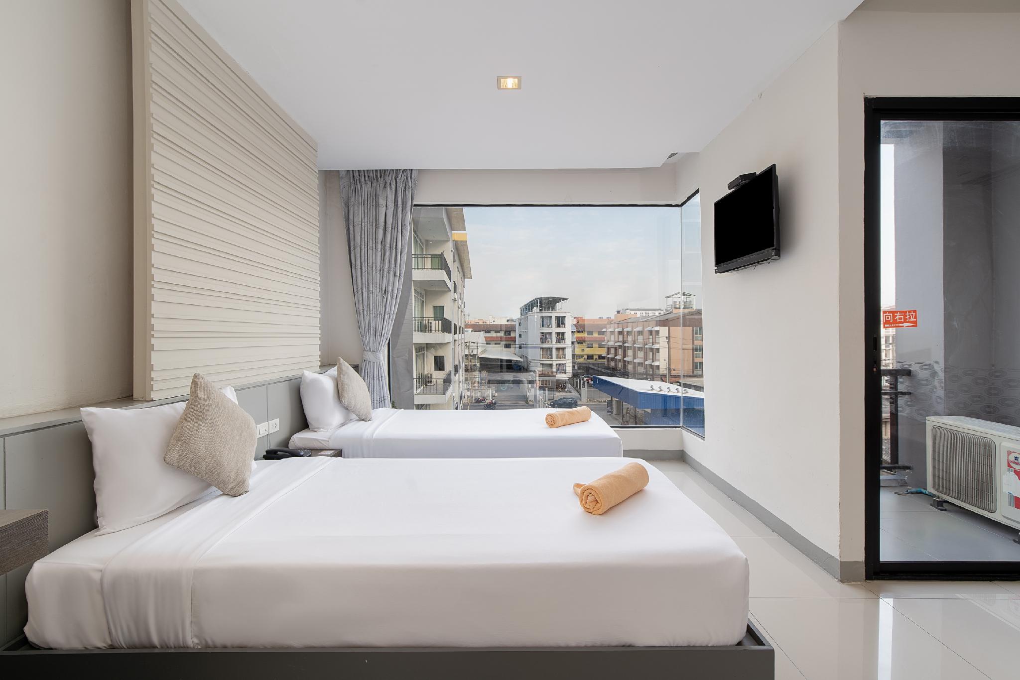Leenova Hotel 15/50