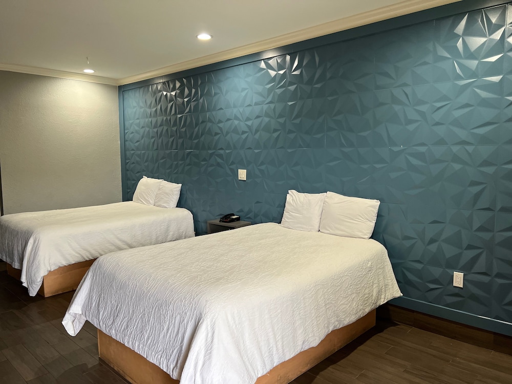 Symphony Inn and Suites 6/22